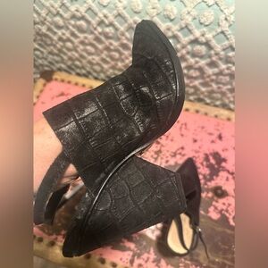 42 GOLD Unique Black heeled mule Women’s Sz 7